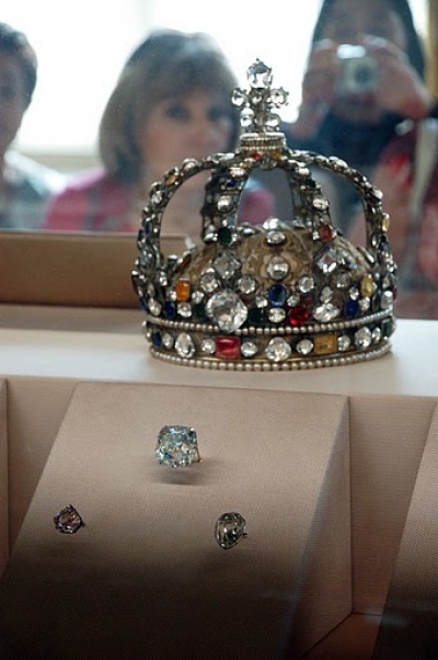The pitt diamond, pitt's diamond, le regent. Famous Diamonds: The Story of the Regent Diamond